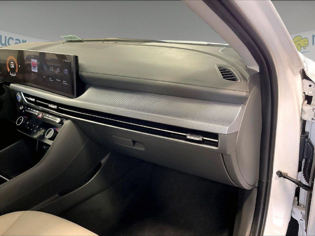 Used 2025 Hyundai Sonata SEL FWD image 13