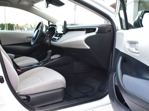 Used 2022 Toyota Corolla LE image 19
