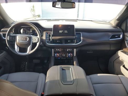 Used 2024 GMC Yukon SLT w/ SLT Luxury Package RWD image 11