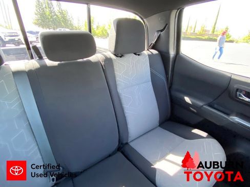 Certified 2022 Toyota Tacoma TRD Off-Road AWD/4WD image 26
