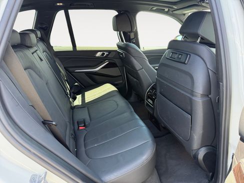 Used 2021 BMW X5 xDrive40i w/ M Sport Package AWD/4WD image 18