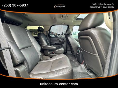 Used 2010 Cadillac Escalade Premium image 10