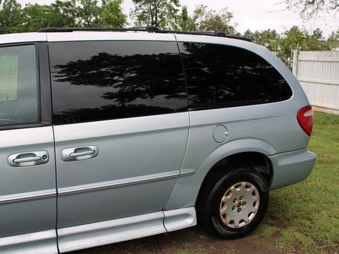 Used 2001 Chrysler Town & Country LX FWD image 10