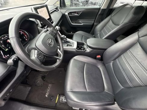 Used 2023 Toyota RAV4 XLE Premium image 22