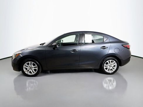 Used 2017 Toyota Yaris iA FWD image 4