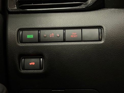 Used 2020 Nissan Sentra SV image 12