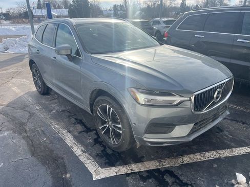 Used 2019 Volvo XC60 T5 Momentum w/ Premium Package image 1