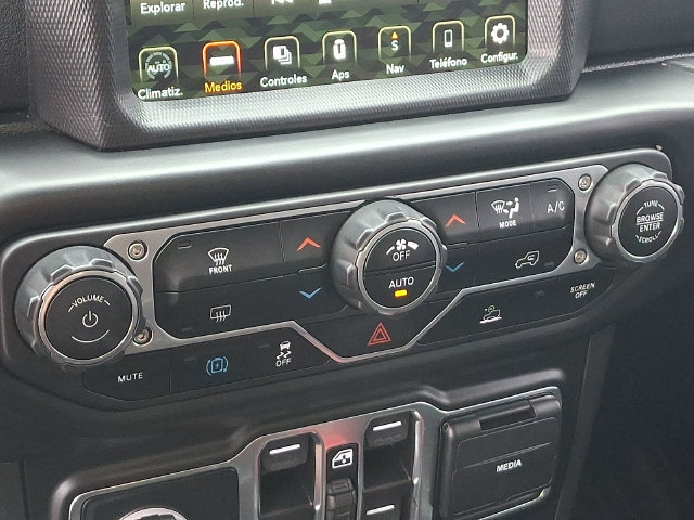 Used 2022 Jeep Wrangler Unlimited Sahara AWD/4WD image 15