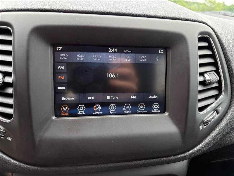 Used 2018 Jeep Compass Latitude w/ Popular Equipment Group FWD image 16