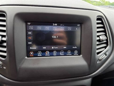 Used 2018 Jeep Compass Latitude w/ Popular Equipment Group FWD image 16