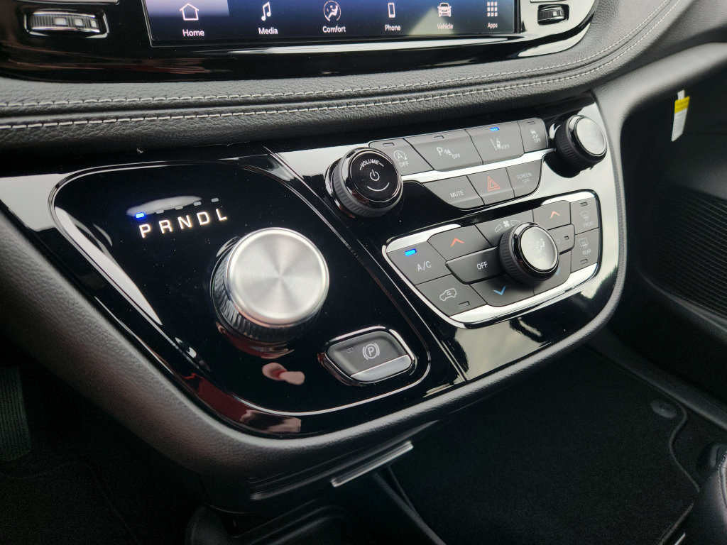 New 2027 Chrysler Pacifica Select FWD image 29