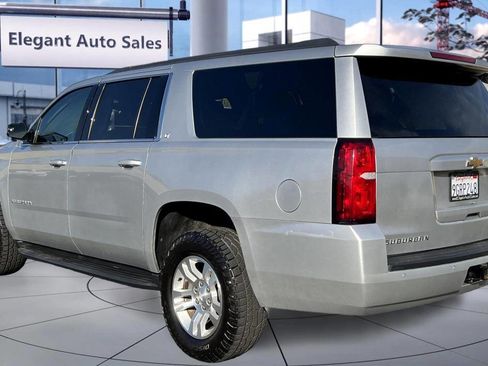 Used 2020 Chevrolet Suburban LT image 7