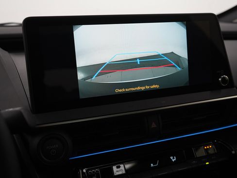 Used 2025 Toyota Prius AWD image 24