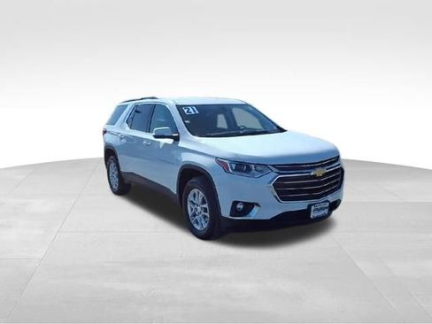 Certified 2021 Chevrolet Traverse LT image 2