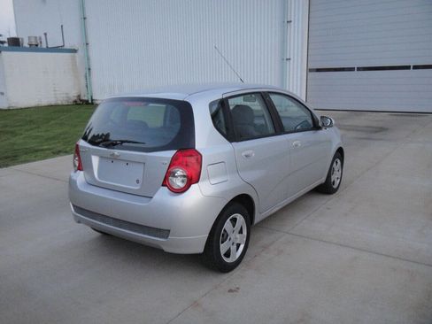 Used 2011 Chevrolet Aveo5 LT w/ Power and Convenience Package image 7