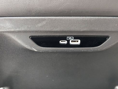 Used 2022 Chrysler Pacifica Limited AWD/4WD image 31