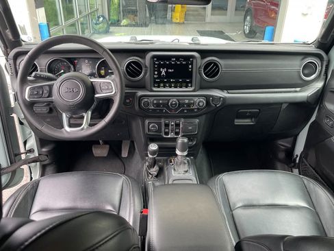Used 2023 Jeep Wrangler Unlimited Sahara w/ Cold Weather Group AWD/4WD image 11