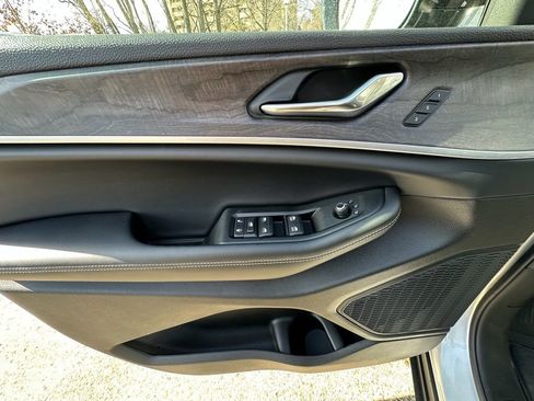 New 2025 Jeep Grand Cherokee L Limited image 19