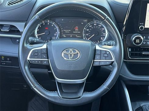 Used 2023 Toyota Highlander LE image 13