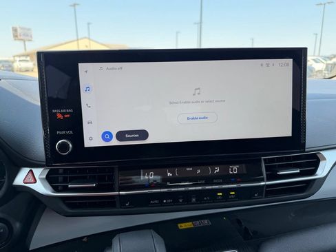 Used 2026 Toyota Sienna XLE FWD image 8