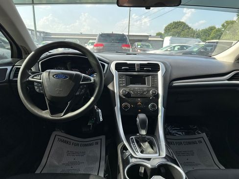 Used 2016 Ford Fusion SE FWD image 9