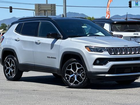 Used 2025 Jeep Compass Limited AWD/4WD image 2