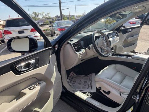 Used 2018 Volvo XC60 T6 Momentum w/ Advanced Package AWD/4WD image 18