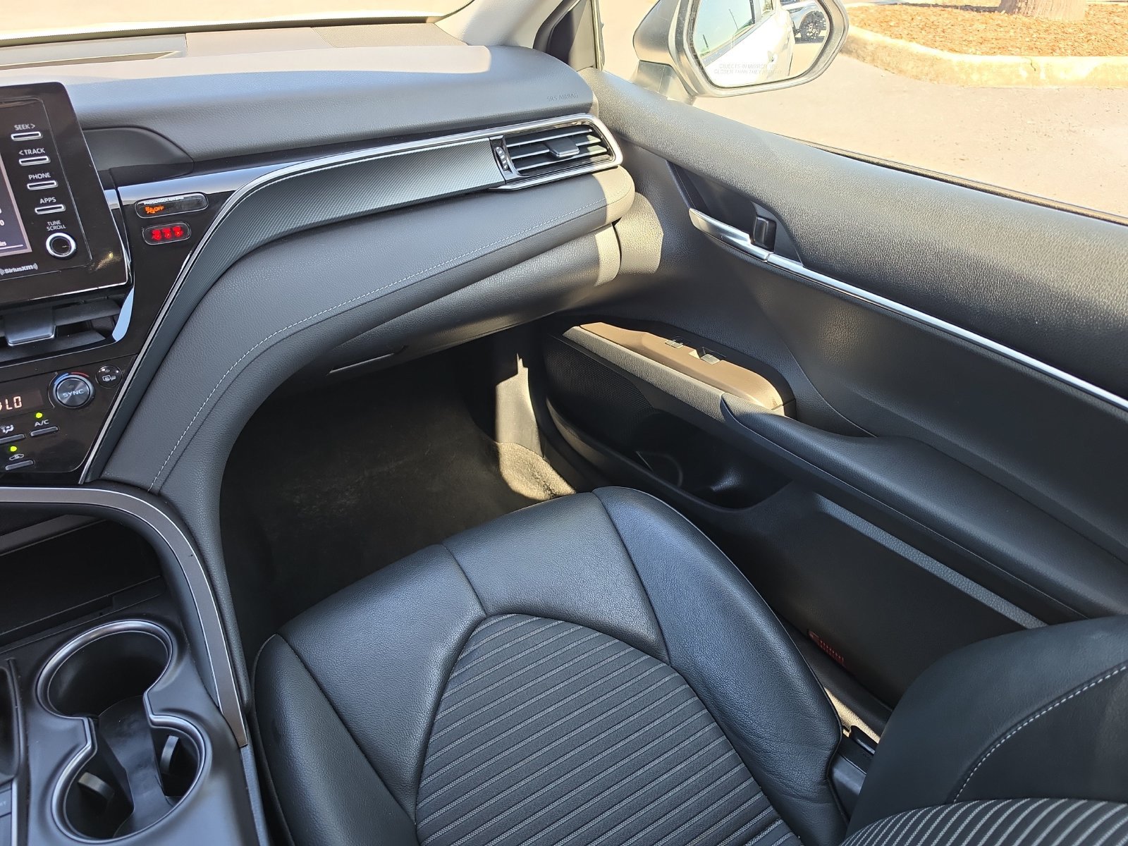 Used 2023 Toyota Camry SE w/ Convenience Package FWD image 11
