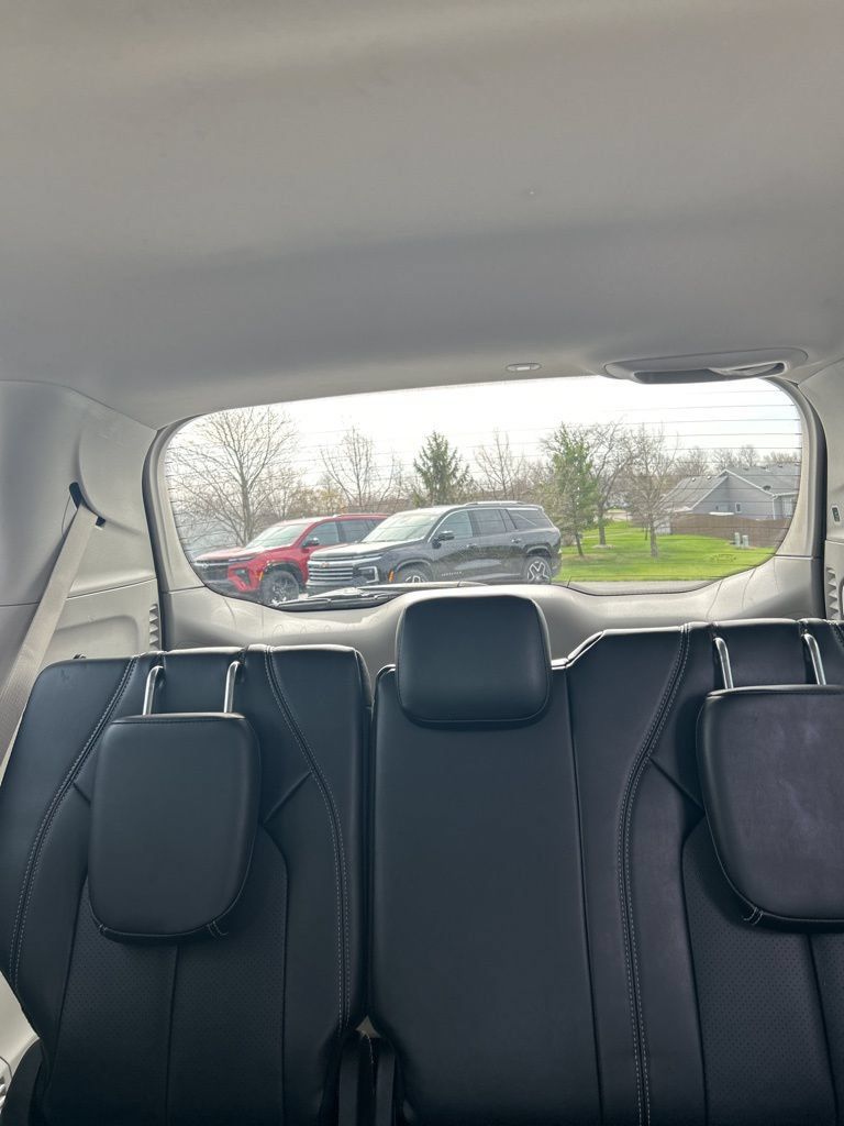 Used 2023 Chrysler Pacifica Touring-L FWD image 54