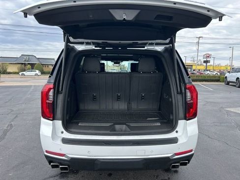Used 2026 GMC Yukon Denali w/ Denali Reserve Package image 12
