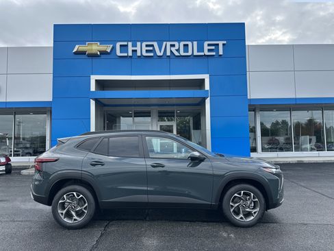 New 2026 Chevrolet Trax LT w/ Driver Confidence Package FWD image 1