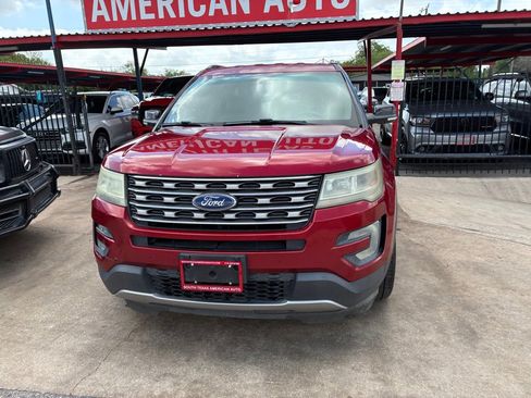 Used 2016 Ford Explorer XLT w/ Equipment Group 202A FWD image 4