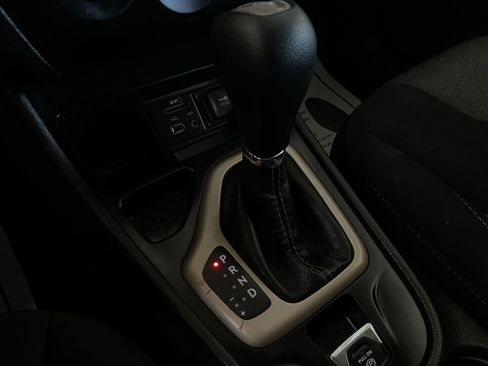 Used 2017 Jeep Cherokee Sport image 36