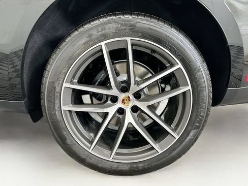 Used 2026 Porsche Macan AWD/4WD image 32
