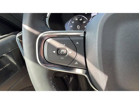 Used 2022 Volvo XC40 T5 R-Design w/ Advanced Package AWD/4WD image 25
