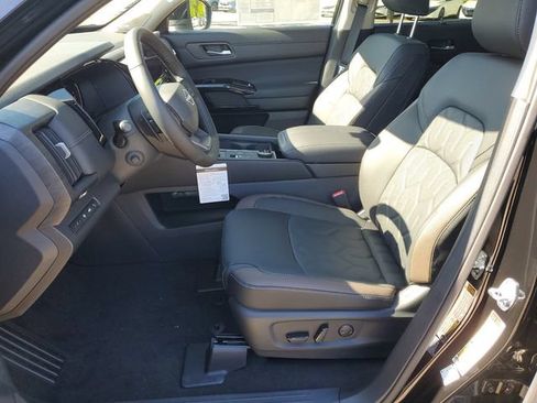 Used 2026 Nissan Pathfinder Platinum AWD/4WD image 18