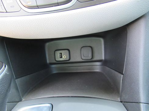 Used 2018 Chevrolet Equinox LT FWD image 25