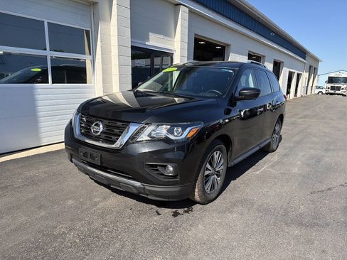 Used 2019 Nissan Pathfinder SL AWD/4WD image 2