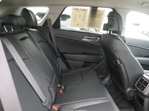 Used 2023 Kia Sportage EX image 24