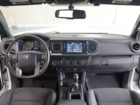 Used 2017 Toyota Tacoma TRD Sport w/ Tow Package (A/T) AWD/4WD image 17