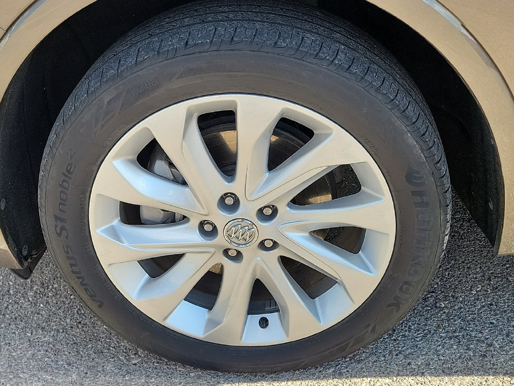 Used 2018 Buick Envision Premium AWD/4WD image 17