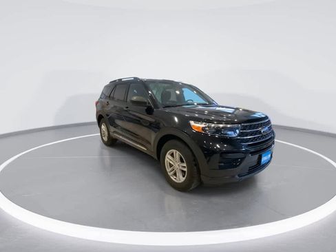 Used 2020 Ford Explorer XLT w/ Comfort Package AWD/4WD image 2