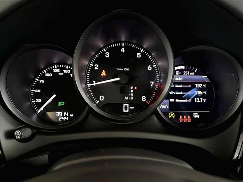 Used 2026 Porsche Macan AWD/4WD image 21