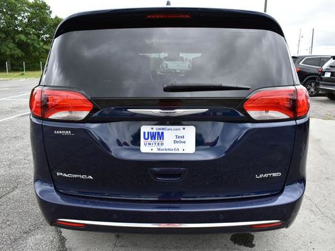 Used 2019 Chrysler Pacifica Limited w/ Tire & Wheel Group FWD image 7