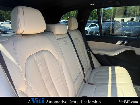 Used 2021 BMW X5 xDrive40i w/ Premium Package 2 AWD/4WD image 28