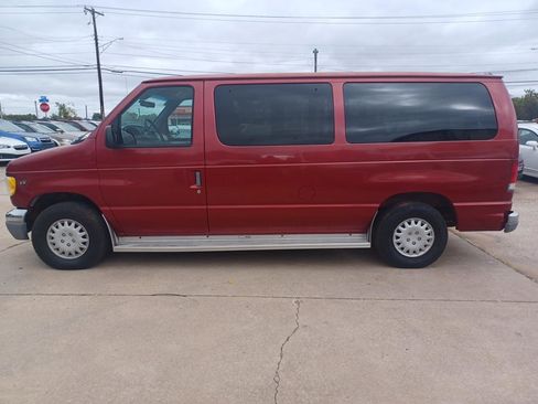 Used 1999 Ford E-150 and Econoline 150 Wagon RWD image 10