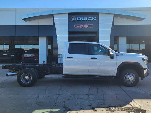 New 2026 GMC Sierra 3500 Pro image 2