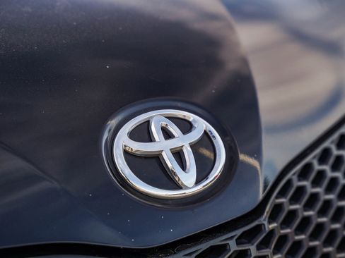 Used 2014 Toyota Sienna SE image 6