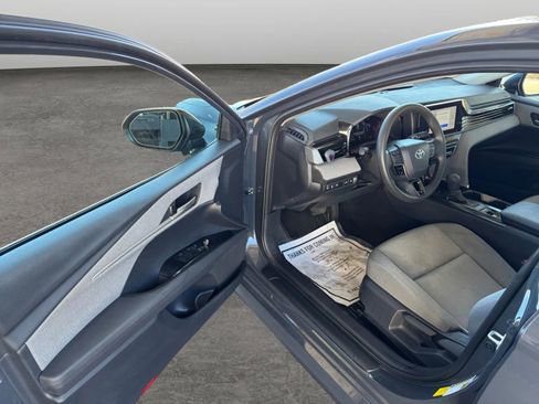 Used 2025 Toyota Camry LE image 9