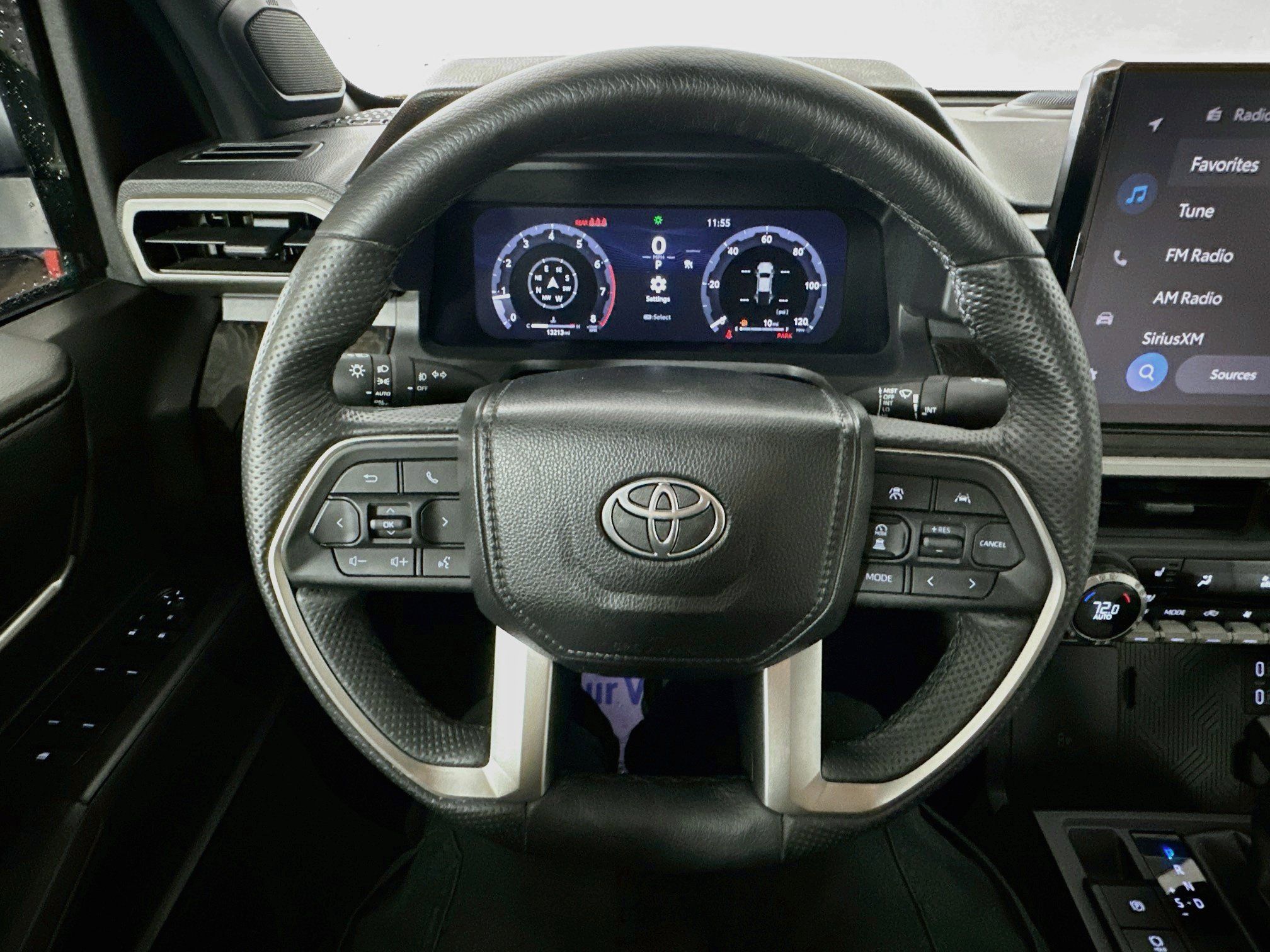 Used 2024 Toyota Tacoma Limited w/ Limited Package (LT) AWD/4WD image 11